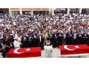 Şehit işçiler gözyaşları arasında toprağa verildi