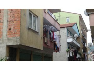 Balkondan düşen küçük çocuk ağır yaralandı