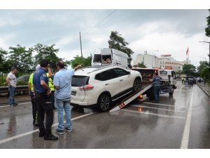 Karadeniz Sahil Yolu’nda 5 araç birbirine girdi: 4 yaralı