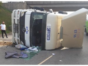 Kontrolden çıkan tır devrildi: 1 yaralı