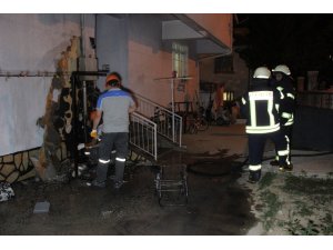 Yanan bebek arabası az kalsın faciaya yol açacaktı