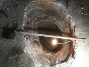 Evin garajını kazarken kalıntı buldu, polis ve arkeologlar harekete geçti