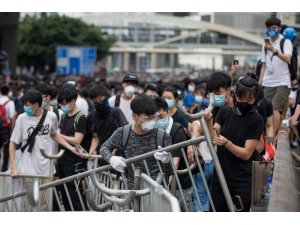 Hong Kong'da tartışmalı yasa tasarısının geri çekildiğini resmen açıklanması bekleniyor