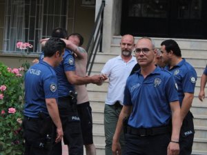 Antalya’da alkollü gencin polis sevgisi