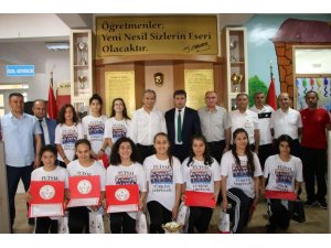 Ekinci ve Eskici Türkiye Şampiyonu Takımı Ödüllendirdi
