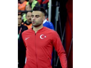 Deniz Tütüç tatile çıktı
