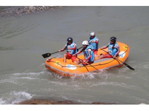 Tunceli’de Dünya Rafting Şampiyonası sürüyor
