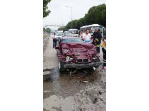 Sürücü sıkıştığı yerden yaralı olarak çıkarıldı