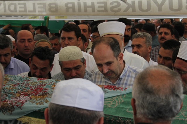 Babanın kızına son görevi