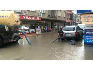 İzmir’in o ilçesini sağanak vurdu