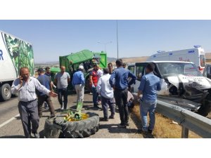 Siirt’te traktör ile minibüs çarpıştı: 6 yaralı