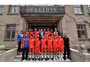 Sandıklıspor U16 takımı Türkiye Şampiyonası için Kütahya’ya gitti