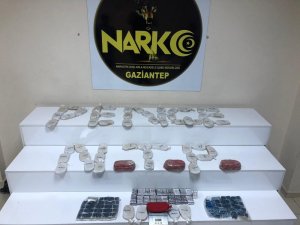 İş yerinin duvarından 14 kilo esrar ve 6 bin uyuşturucu hap çıktı