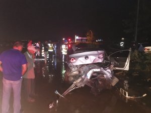 TOKAT’TA ÇAMURLU YOLDA 3 ARAÇ ÇARPIŞTI: 4 YARALI