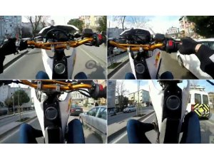 ÜSKÜDAR’DA MOTOSİKLETLİNİN ‘TEK TEKER TERÖRÜ’ KAMERADA