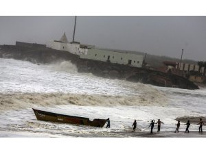 Vayu Kasırgası Hindistan’a yaklaşıyor: 300 bin kişinin tahliyesi sürüyor
