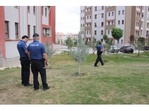 Pencereden düşen kız çocuğunun beli kırıldı