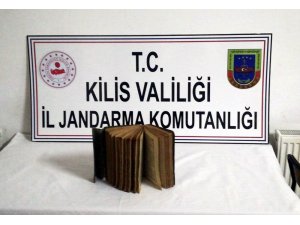 Kilis’te 15’inci yüzyıldan kalma el yazması kitap ele geçirildi