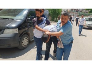 Sahte polise dilenci kılığında operasyon