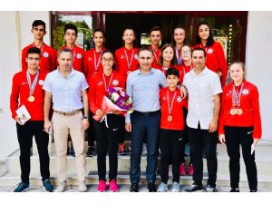 Erdek’li sporcularından Müdür Arıcıoğlu’na ziyaret