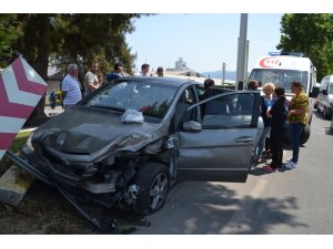 Sollamak istediği araca çarptı: 4 yaralı