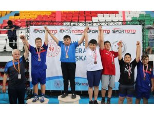 Küçük Minikler Serbest Güreş Şampiyonası sona erdi