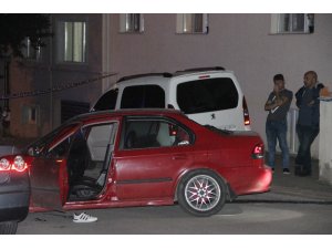 Seyir halindeki aracında silahlı saldırıya uğradı