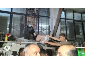 Hırsızın iş kazası...Soymaya geldi demir parmaklıkta asılı kaldı