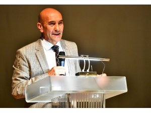 Başkan Soyer, "Yerel Yönetimlerde Katılımcılık ve Demokrasi" panelinde konuştu