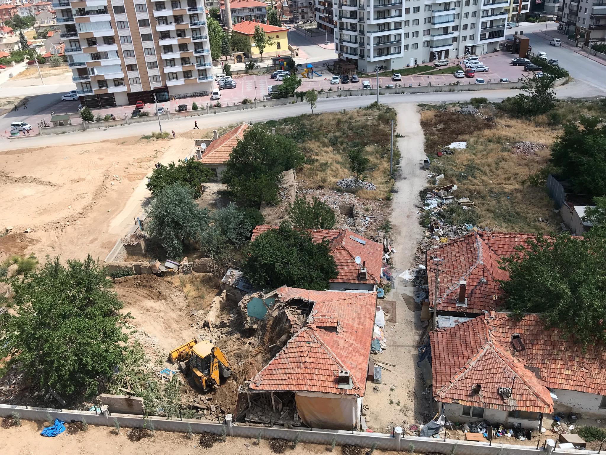 Konya'da tehlike saçan o evler yıkılıyor