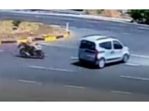 Trafik kazası güvenlik kamerasına yansıdı