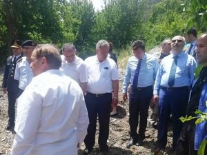 Vali Köşger dolunun vurduğu kiraz üreticisini dinledi