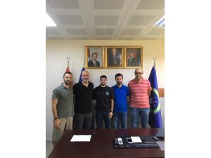 Efelere genç libero