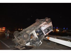 İzmir ‘de  yolcu otobüsü devrildi.1 Kişi yaralandı.