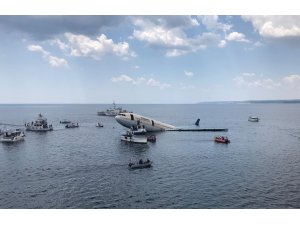 Denize batırılan yolcu uçağına dalış yapıldı