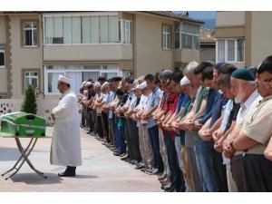 Mantardan zehirlenen yaşlı kadın hayatını kaybetti, eşi yoğun bakımda