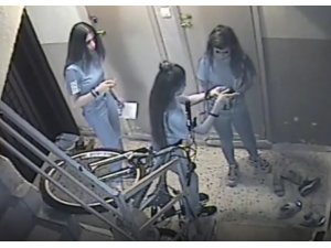 Ayakkabı hırsızı kızlar güvenlik kamerasına yakalandı