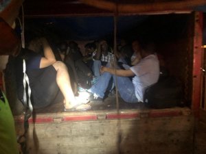 Çeşme KOM’den kaçak göçmenlere iki ayrı operasyon: 2 tutuklama