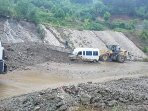 Etkili yağış heyelana neden oldu