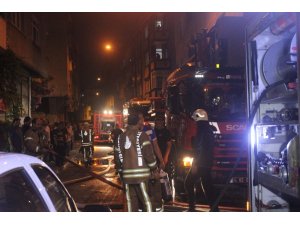 Esenler’de çatıda çıkan yangın paniğe neden oldu