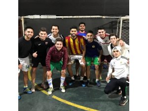 Alexander Barboza formayı giydi