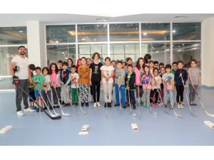 Samsun’da buz hokeyi branşının altyapı temeli atıldı