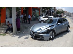 Kafa kafaya çarpıştılar: 3 yaralı