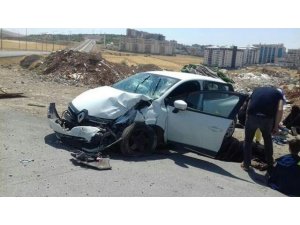 Siirt’te otomobil ile kamyon çarpıştı: 10 yaralı