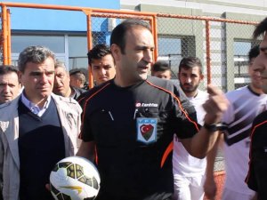 Düdüğünü astı
