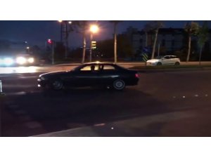 İstanbul’da yol kapatıp “drift” yapan maganda kamerada