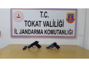 Sulusaray’da silah kaçakçılarına operasyon