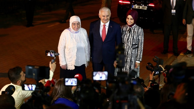 Sosyal medyayı salladı... Gecenin tweeti Binali Yıldırım'dan!