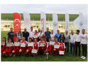 Analig Softbol’da Kayseri Kız Takımı Türkiye Şampiyonu Oldu
