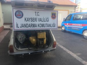 Su motoru ve sulama borusu çalan iki kişi yakalandı